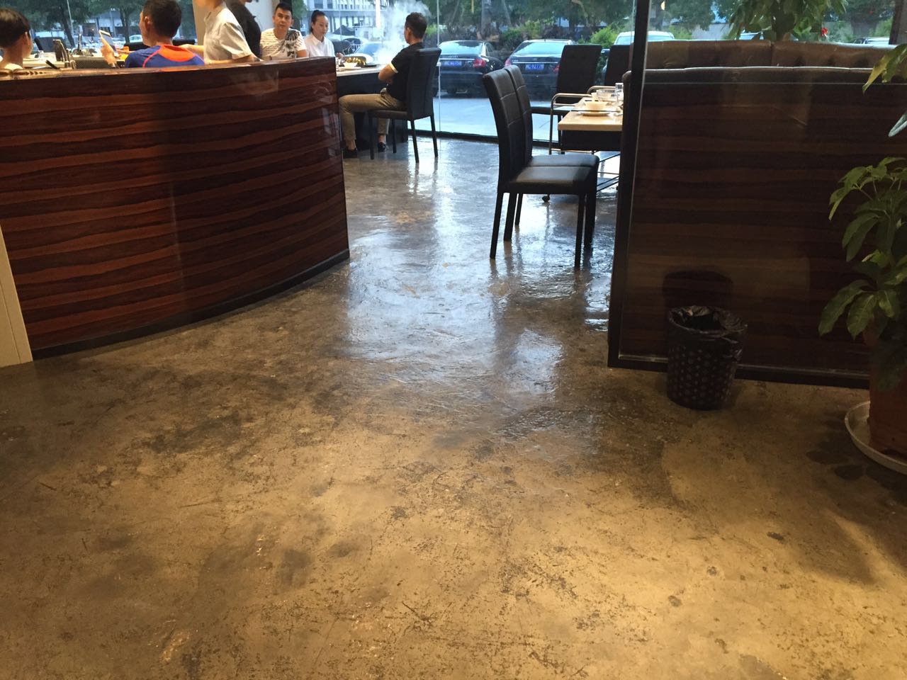 沧晟复古地坪漆带来不一样的自助餐厅体验
